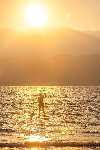 Hawaii-Kauai-Hanalei bay with paddle boarder at sunset